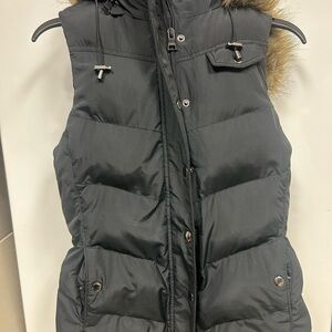 Black Puffer Vest with Faux Fur Trim